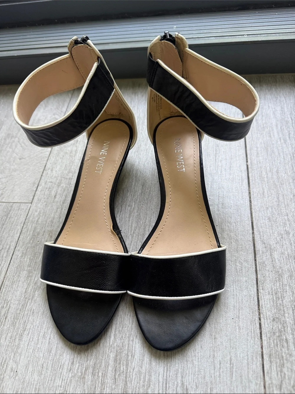 Nine West Black Leather Sandals with Cream Piping Ankle Strap size 6.5